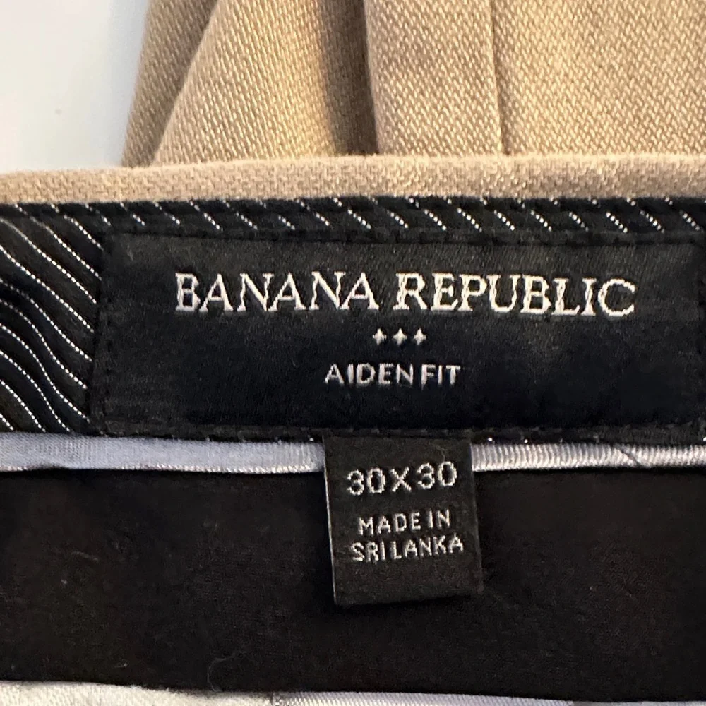 Banana Republic Men's Tan Aiden Fit Flat Front‎ Straight Leg Pants Size 30x30